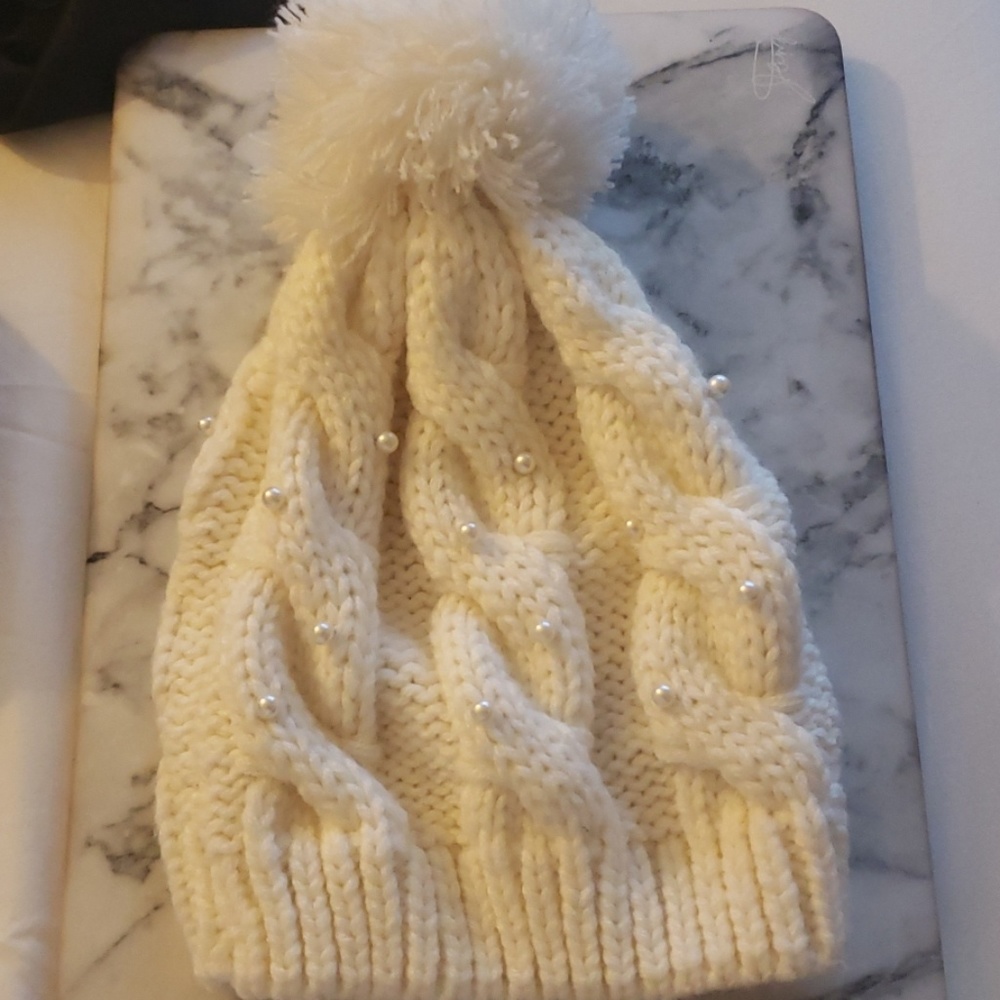 Pearl beanie - white